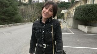 Manéa, 20 years old, dental secretary in Ventabren!
