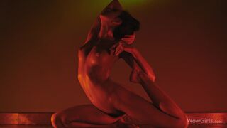 WOWGIRLS Satisfying hottie Alissa Foxy showing off her perfect body in front of the camera