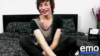 Jesse Andrews is still a fresh wanker whos introverted when naked